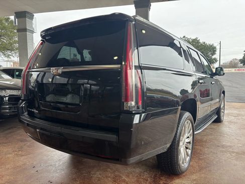 Used 2017 Cadillac Escalade ESV Luxury image 6