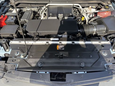 Used 2025 Chevrolet Colorado W/T w/ Advanced Trailering Package AWD/4WD image 26