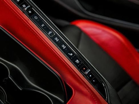 Used 2021 Chevrolet Corvette Stingray w/ Z51 Performance Package image 28