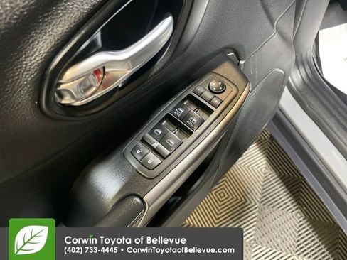 Used 2021 Jeep Cherokee Latitude Lux image 11