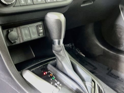 Used 2016 Toyota Corolla LE FWD image 24
