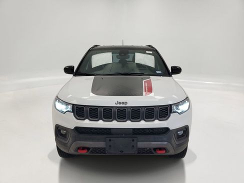 Used 2025 Jeep Compass Trailhawk AWD/4WD image 2