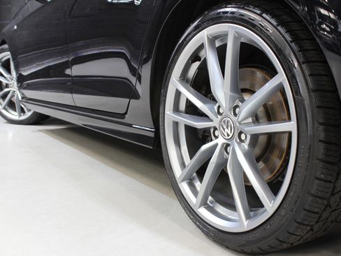 Used 2017 Volkswagen Golf R 4-Door image 13