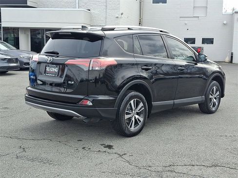 Used 2018 Toyota RAV4 XLE image 5