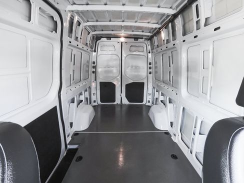 Used 2025 Mercedes-Benz Sprinter 2500 image 34
