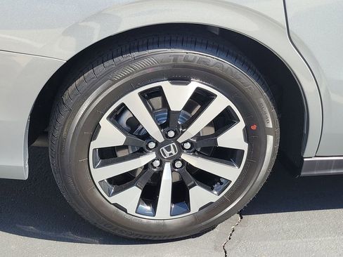 Certified 2025 Honda Odyssey EX-L image 7