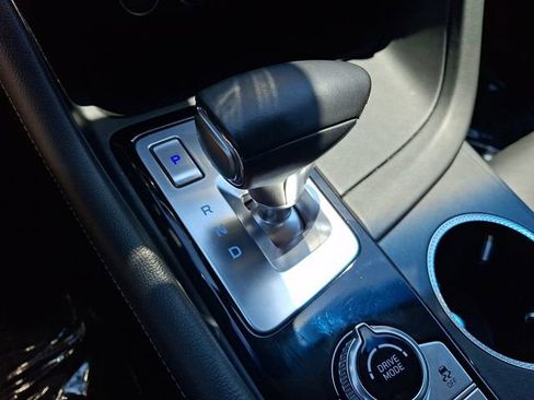 Used 2025 Genesis G70 2.5T RWD image 16