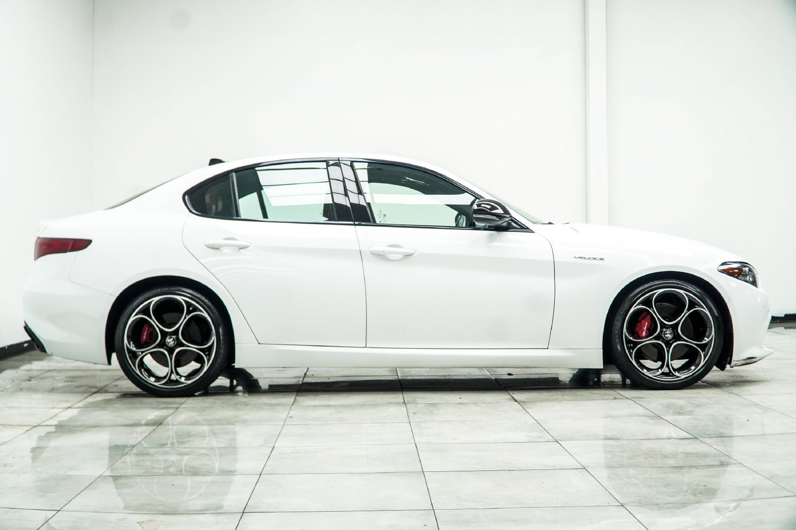 Used 2023 Alfa Romeo Giulia Veloce RWD image 8