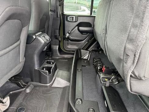 Used 2022 Jeep Gladiator Sport image 11