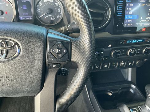 Used 2016 Toyota Tacoma TRD Off-Road image 21