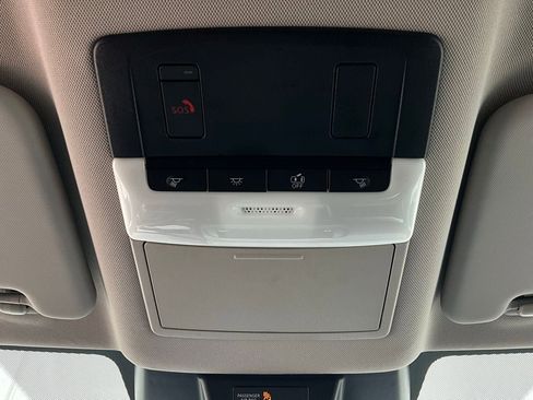 Used 2025 Nissan Rogue SV image 17