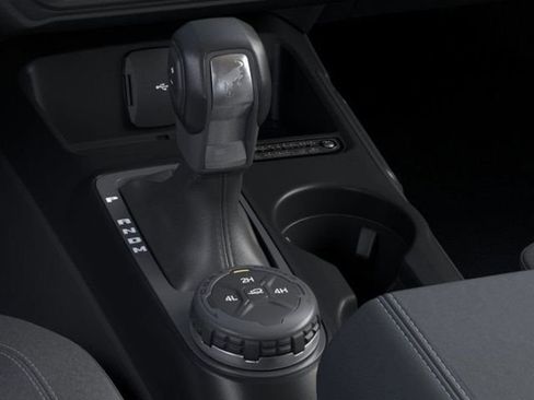 New 2025 Ford Bronco Outer Banks w/ Black Appearance Package image 17