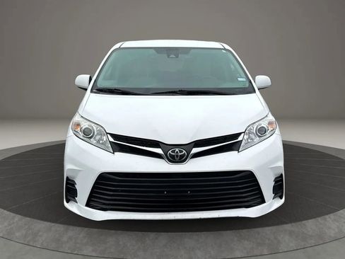 Used 2018 Toyota Sienna LE image 9