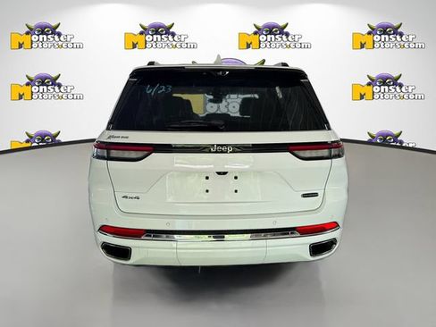 Used 2022 Jeep Grand Cherokee Overland w/ Luxury Tech Group IV AWD/4WD image 5