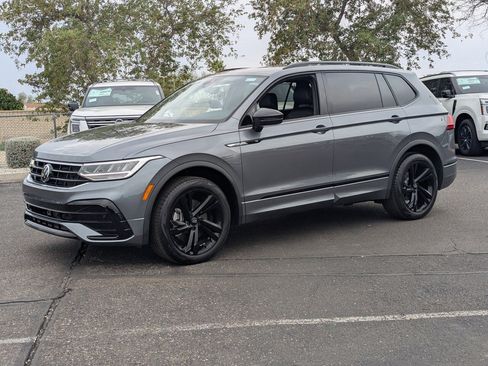 Used 2024 Volkswagen Tiguan SE R-Line image 2