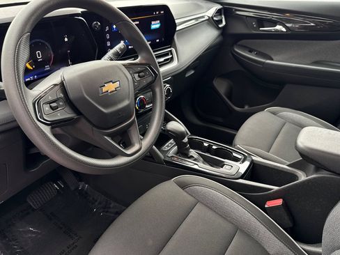 Used 2025 Chevrolet TrailBlazer LT AWD/4WD image 7