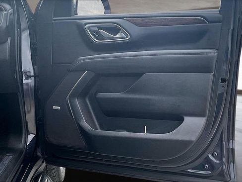 Used 2024 Chevrolet Suburban Premier image 28