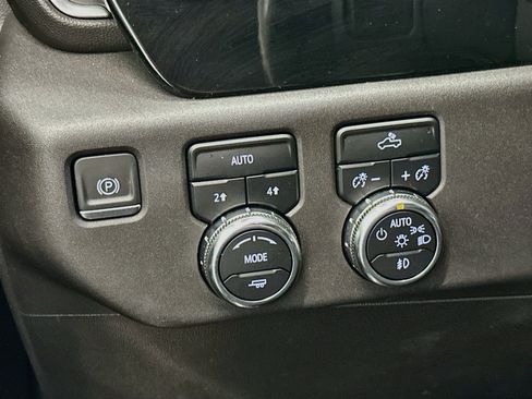 Used 2024 GMC Sierra 1500 Elevation AWD/4WD image 17