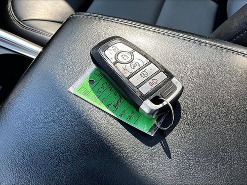 Used 2022 Ford Explorer XLT w/ Equipment Group 202A AWD/4WD image 12