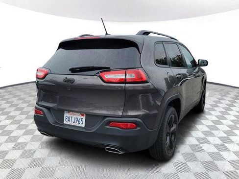 Used 2018 Jeep Cherokee Latitude w/ Altitude Package image 4