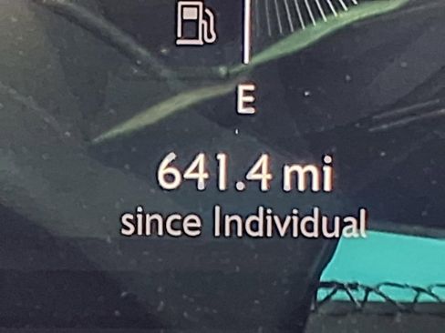 Used 2025 Rolls-Royce Cullinan Black Badge image 24