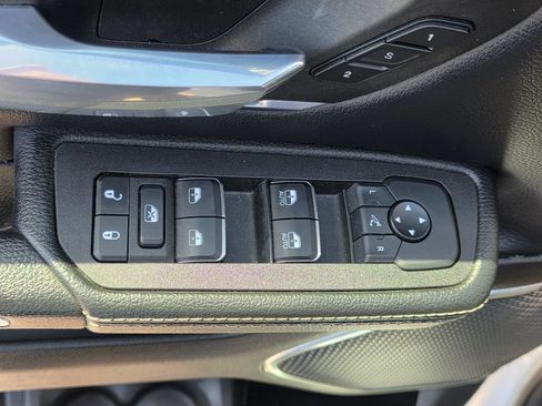Used 2025 RAM 1500 Laramie w/ Sport Appearance Package AWD/4WD image 15