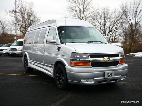 Used 2023 Chevrolet Express 2500 Extended image 16