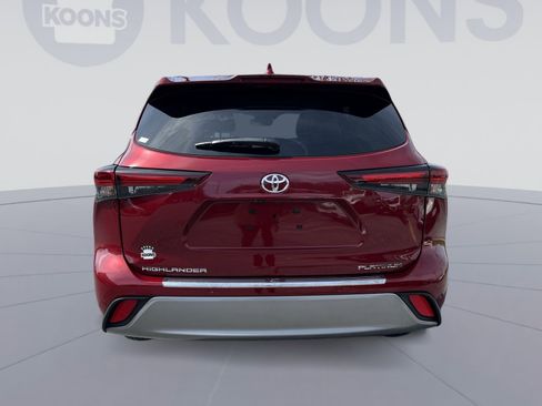 Used 2024 Toyota Highlander Platinum image 5