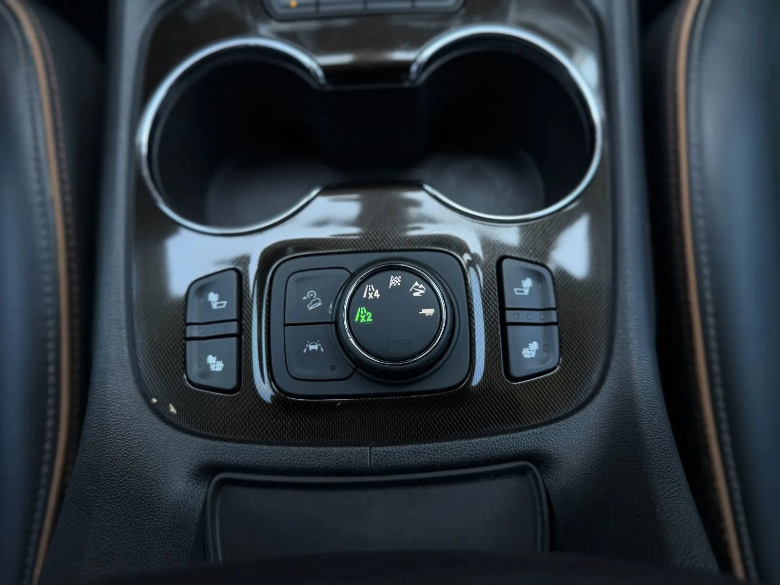 Used 2022 GMC Acadia AT4 w/ Technology Package AWD/4WD image 42