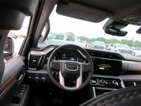 New 2025 GMC Sierra 1500 Denali w/ Denali Reserve Package image 16