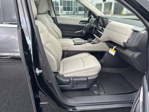 New 2026 Nissan Pathfinder SL image 13