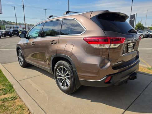 Used 2019 Toyota Highlander XLE AWD/4WD image 7