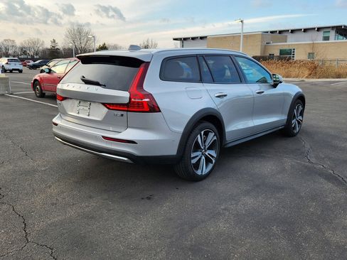 Used 2025 Volvo V60 B5 Cross Country Plus image 4