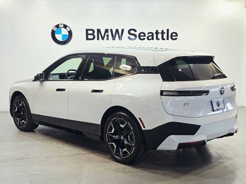 Used 2025 BMW iX xDrive50 AWD/4WD image 4