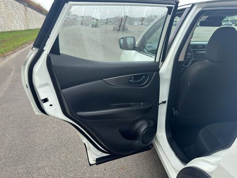 Used 2021 Nissan Rogue Sport S image 38