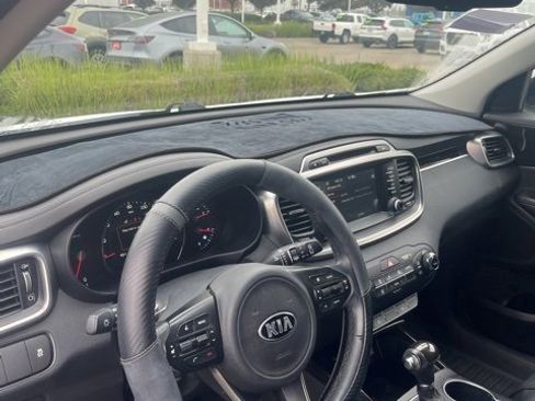 Used 2017 Kia Sorento EX image 13