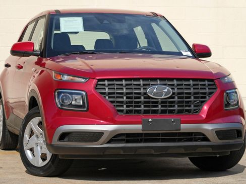 Used 2020 Hyundai Venue SE FWD image 2