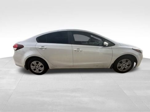 Used 2017 Kia Forte LX w/ LX Popular Package image 10