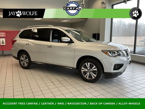 Used 2019 Nissan Pathfinder SL image 1