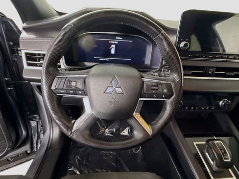 Used 2024 Mitsubishi Outlander SE Black Edition image 13