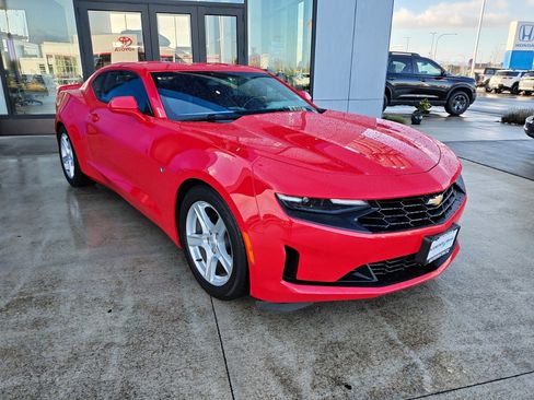 Used 2021 Chevrolet Camaro LT image 3