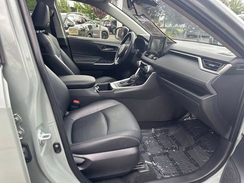 Used 2022 Toyota RAV4 XLE Premium AWD/4WD image 17