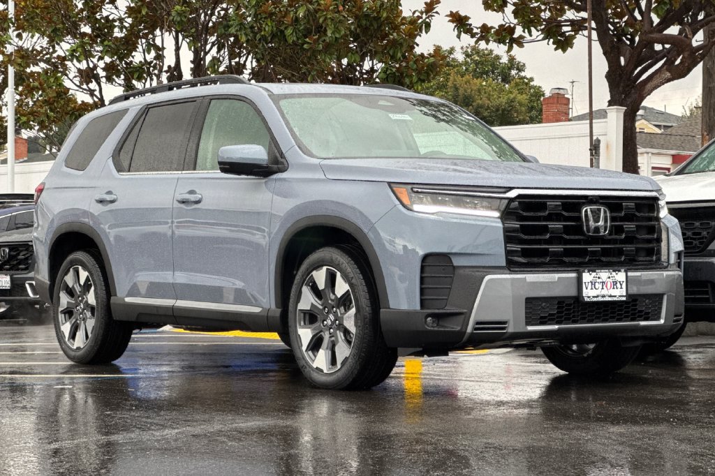 New 2026 Honda Pilot Touring image 2