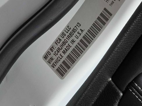 Used 2024 Jeep Grand Cherokee Limited w/ Luxury Tech Group II image 25