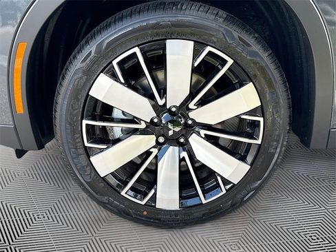 New 2025 Mitsubishi Outlander SE image 33