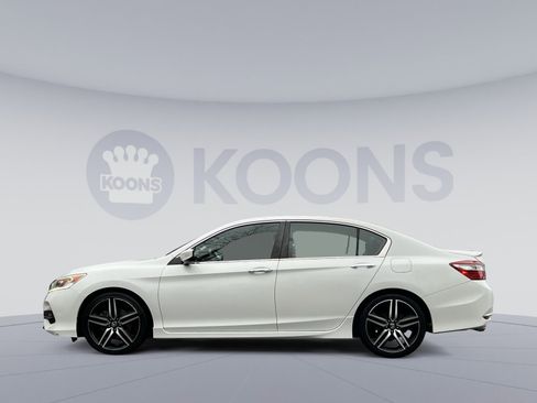 Used 2017 Honda Accord Sport image 2