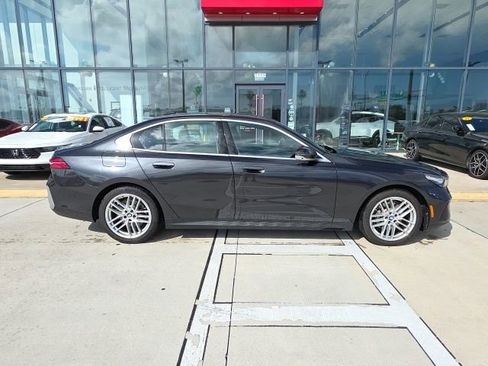 Used 2025 BMW 530i image 3