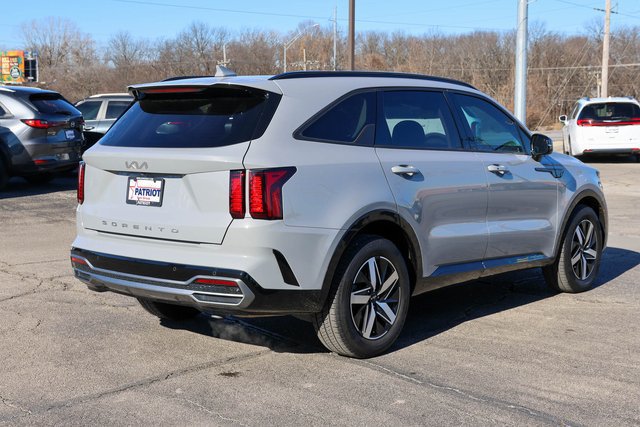 Used 2022 Kia Sorento EX w/ Panoramic Sunroof Package FWD image 3