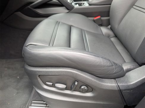 Certified 2025 Porsche Cayenne image 27