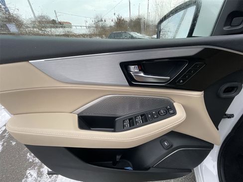 Used 2023 Acura MDX SH-AWD w/ Technology Package image 12